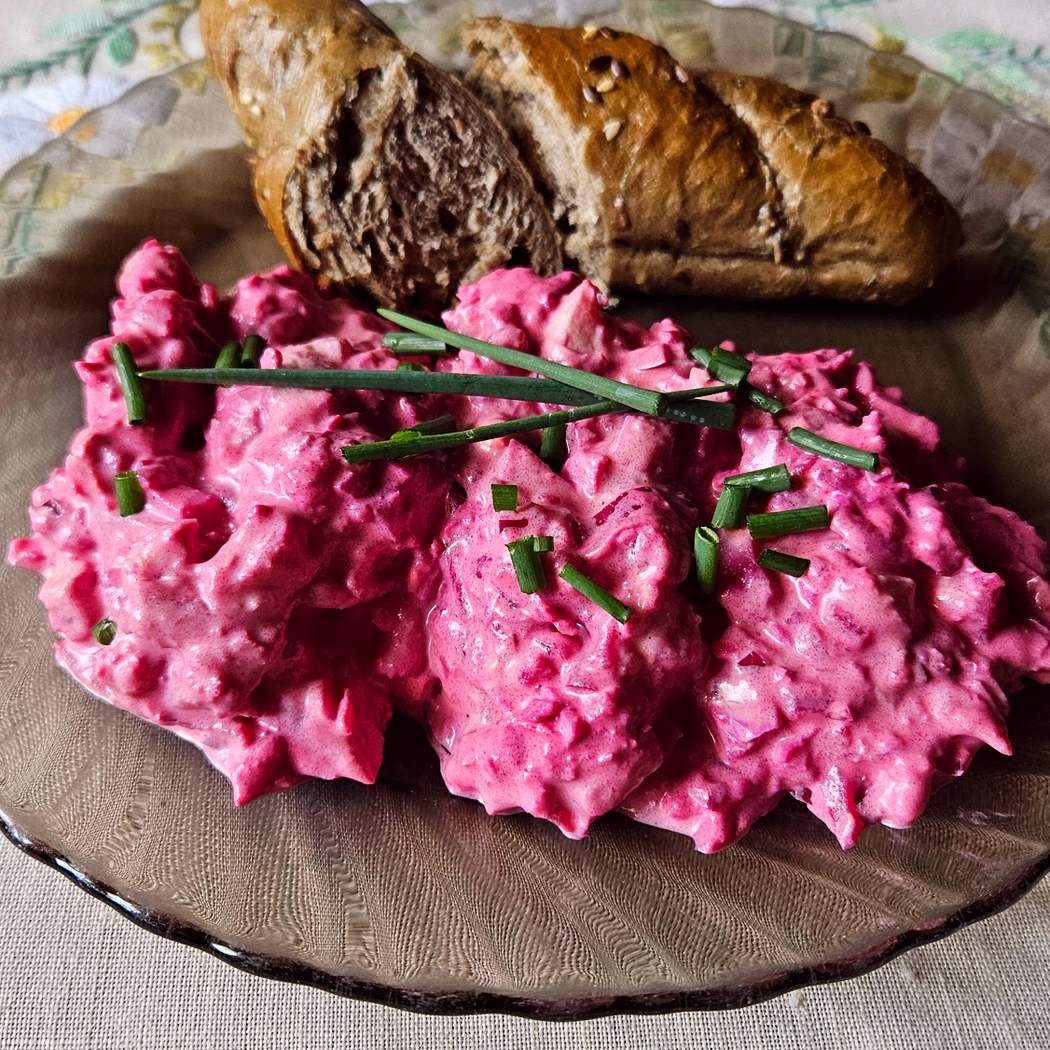 Domáci cviklový šalát so zemiakmi – lacný a sýty