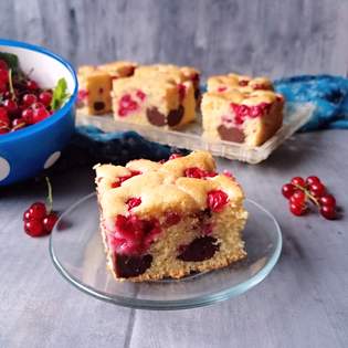 Recipe preview Cake with Pudding and Currants