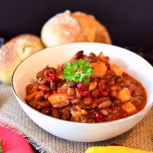 Voorvertoning van recept Pittige witte chili met kip en bonen