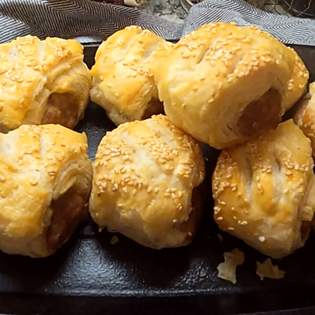 Recipe preview Easy Homemade Sausage Rolls with Puff Pastry