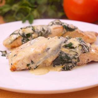 Recipe preview How to make salmon fillets with cheese and spinach sauce?