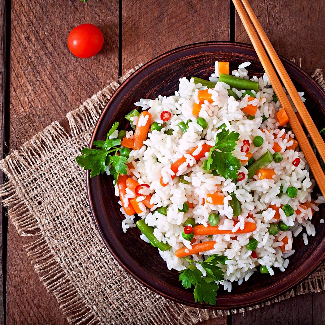 Hogyan készítsünk egyszerű vegán sushi tálat?