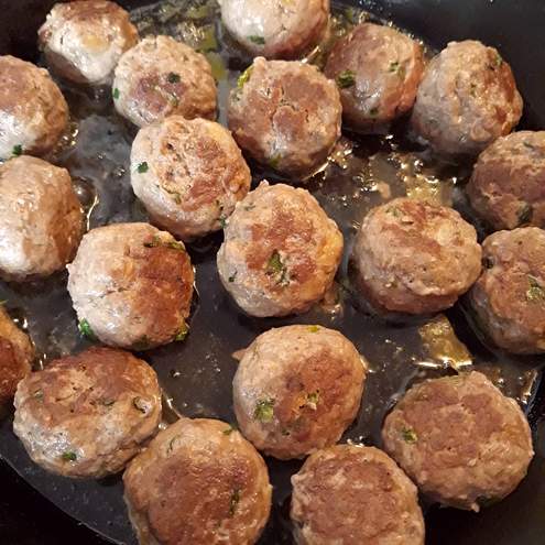 Vleesballetjes in ui-appelsaus - stap voor stap bereiding 1