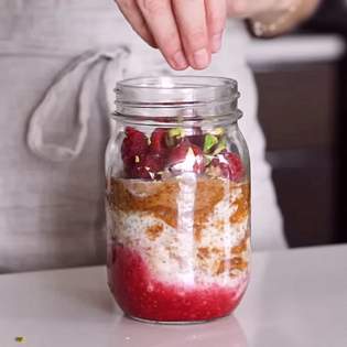 Previsualización de la receta Desayuno saludable de avena con leche y frambuesas