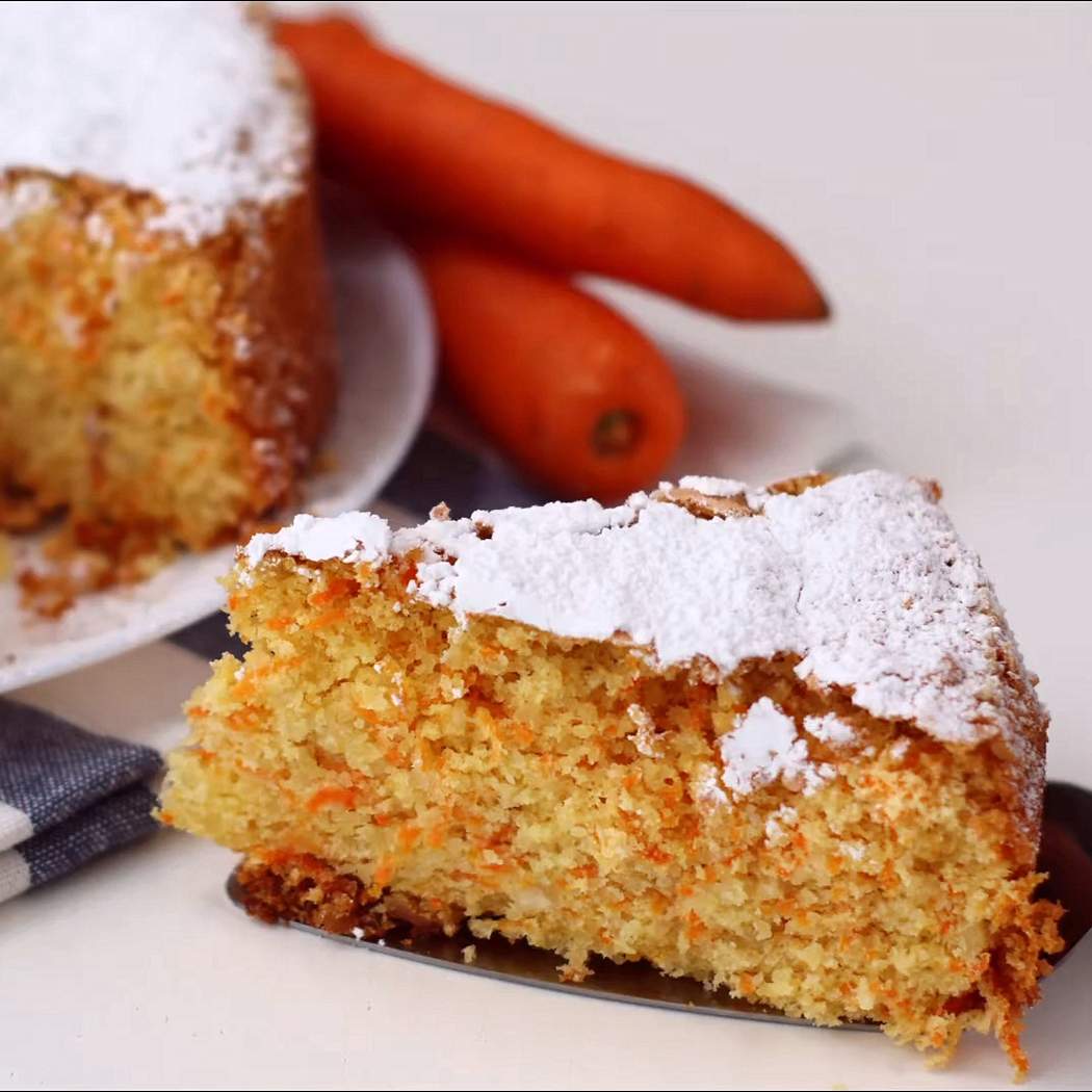Torta di mandorle e carote soffice