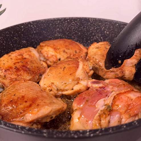 Pollo e patate in padella - procedimento 1