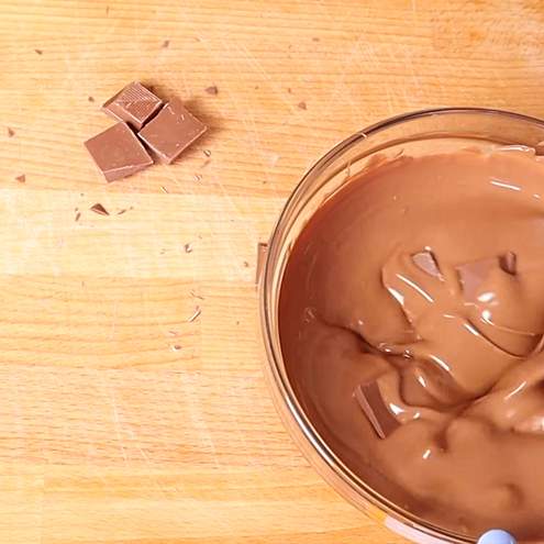 Ricetta uova di pasqua fondente - procedimento 1