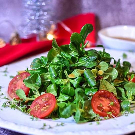 Anteprima ricetta "Vogerlsalat" o lattuga di agnello con salsa all'aceto e senape