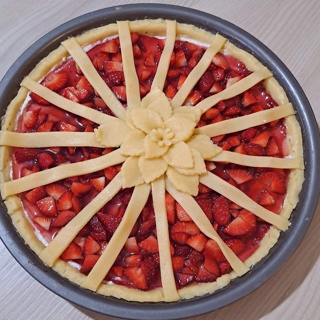 Crostata con crema di ricotta e fragole