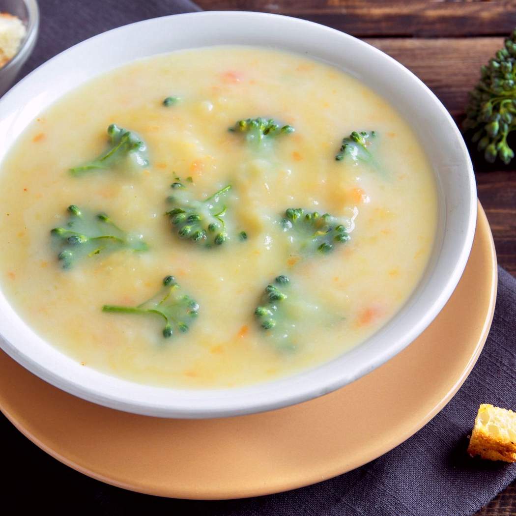 Zuppa di broccoli con formaggio