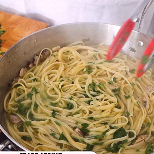 Cremosa pasta con le vongole - procedimento 1