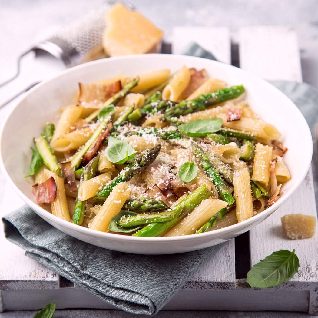 Penne con Asparagi e Pancetta