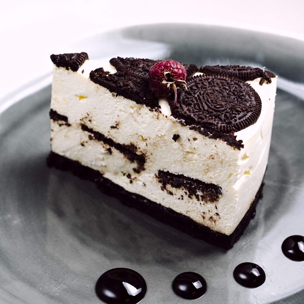 Torta al cioccolato con glassa al piano facile