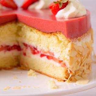 Recipe preview Strawberry shortcake with vanilla and almond biscuit recipe