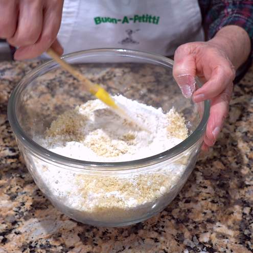 Biscotti di natale alle mandorle - procedimento 1