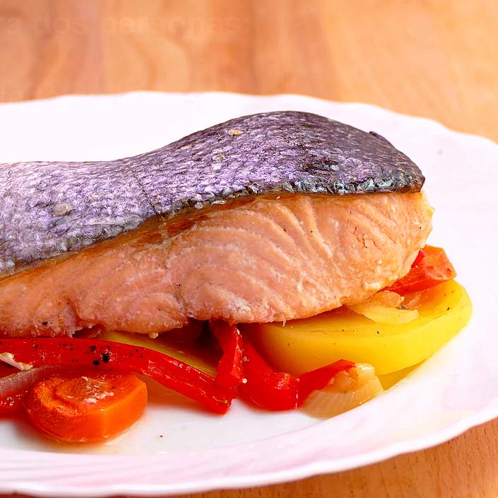 Oven-baked salmon with vegetables easy recipe