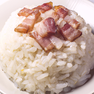 Previsualización de la receta Receta de cómo hacer arroz blanco con tocino en el microondas