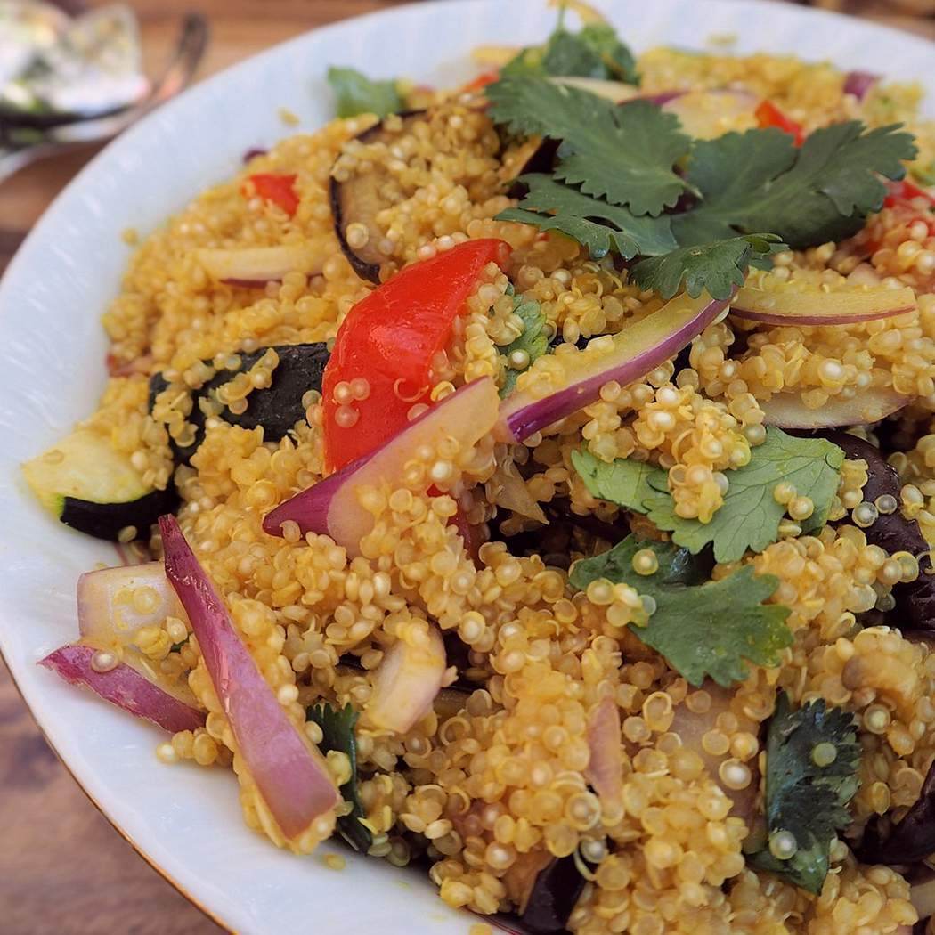 Quinoa és vegyes zöldség piláf