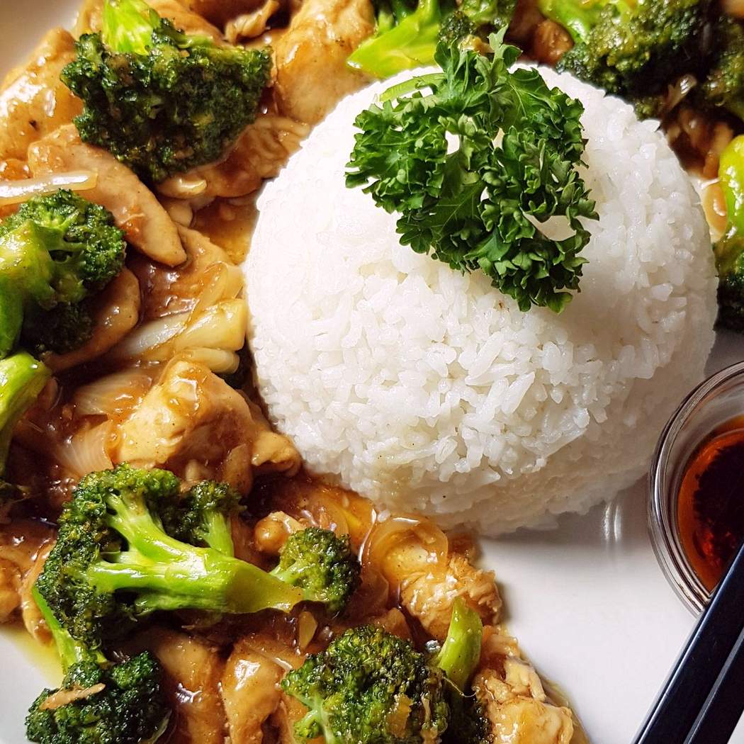 Pollo con broccoli e riso
