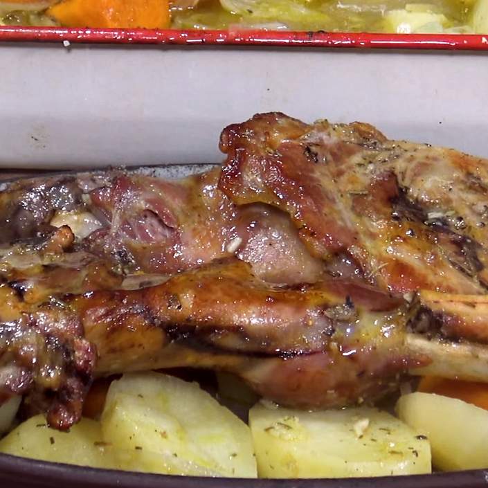 Cordero asado con patatas