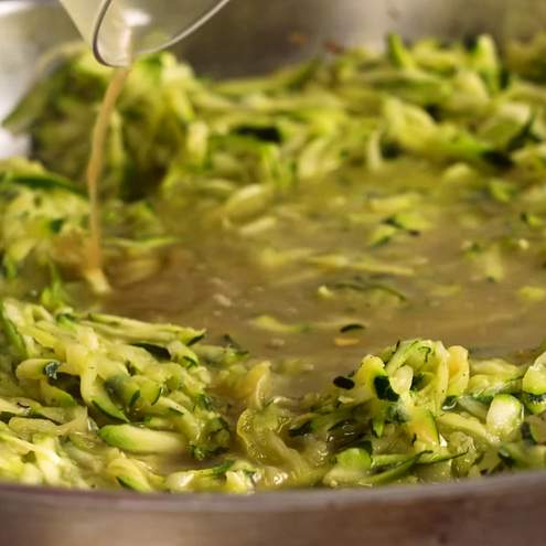 Pasta con le zucchine cremosa - procedimento 1