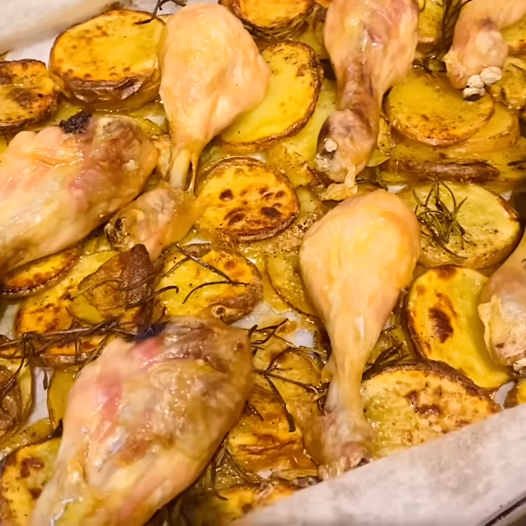 Cosce di pollo al forno con patate