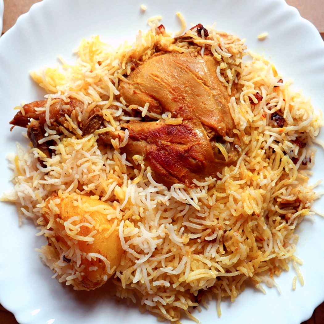 Curry asiatico "Biriyani" con pollo e riso basmati