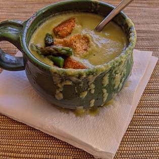Recipe preview Vegetarian cheese and leek soup with asparagus
