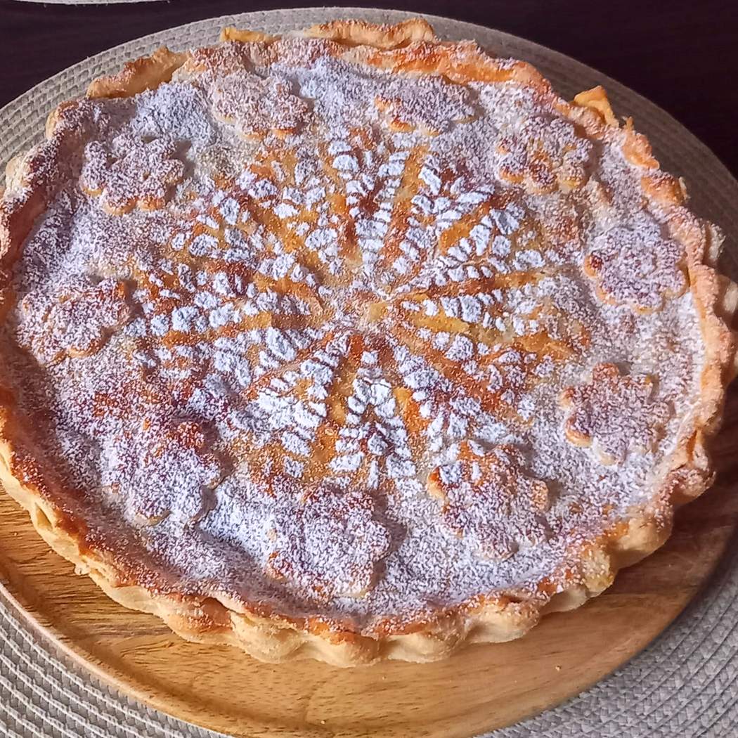 Torta di ricotta e budino con frutta