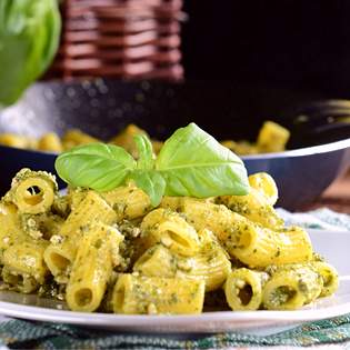 Recipe preview Best Easy Garlic Pesto Pasta with Chicken