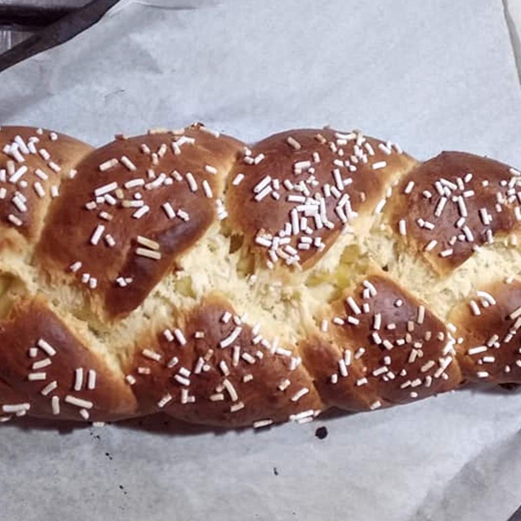 Treccia di pan brioche soffice alle mele