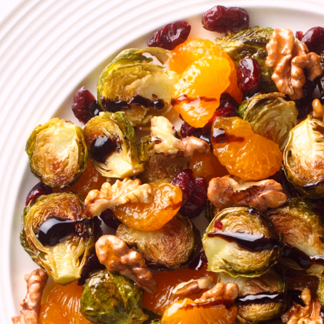 Insalata di cavolini di Bruxelles con arancia e noce