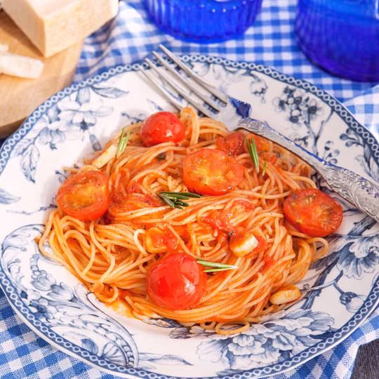 Anteprima ricetta Spaghetti con pomodori e aglio