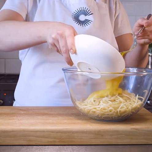 Frittata di pasta avanzata - procedimento 1