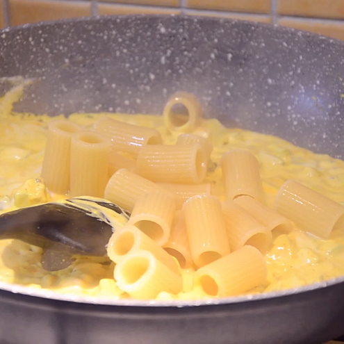Pasta con zucchine e pancetta - procedimento 1