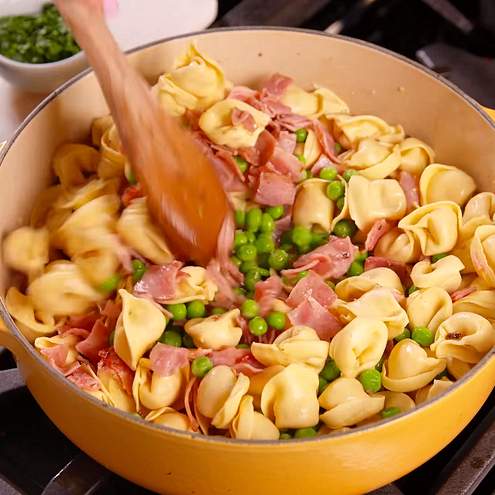Tortellini panna e prosciutto - procedimento 1
