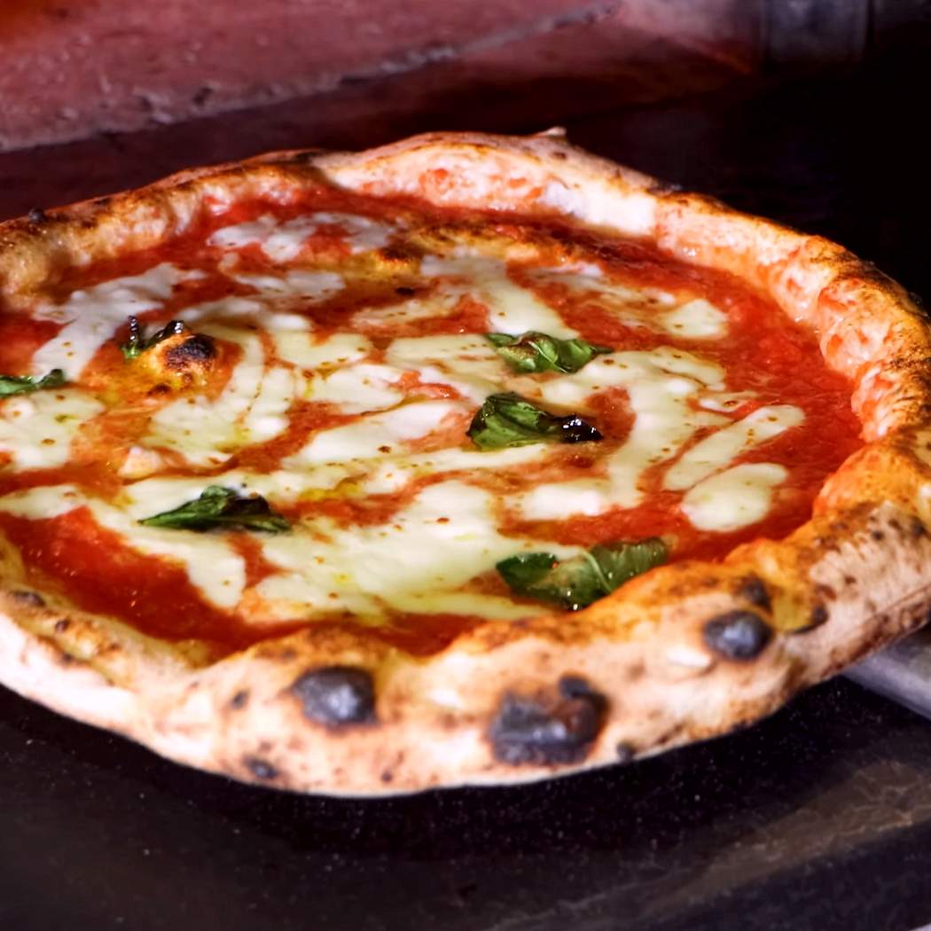 Pizza fritta napoletana