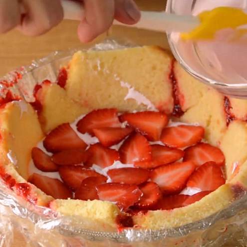 Zuccotto alle fragole - procedimento 1