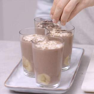 Recipe preview Nutritious and refreshing banana, oatmeal and coffee smoothie.
