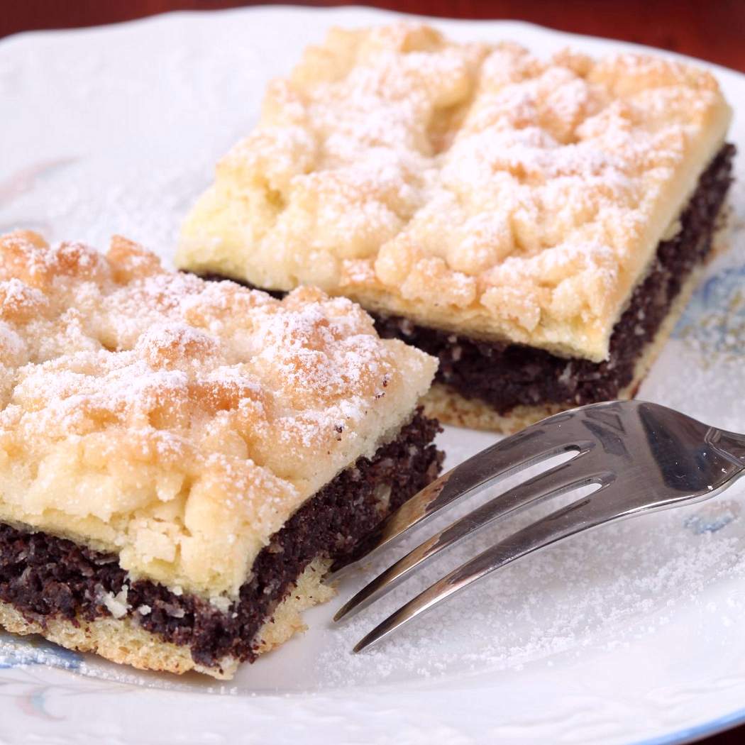 Torta ai semi di papavero con crumble