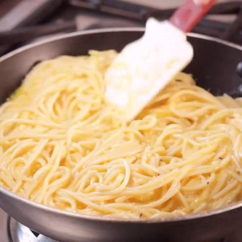 Frittata di pasta avanzata - procedimento 1