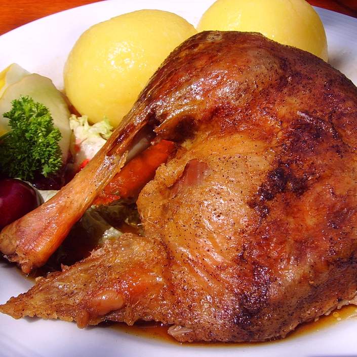 Gänsekeulen mit Kirschen im Backofen