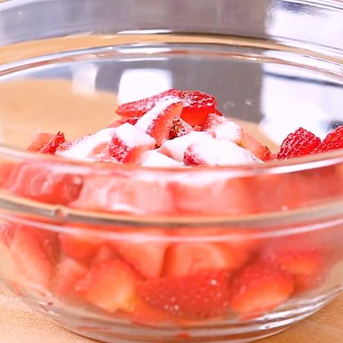 Semifreddo alle fragole ricetta - procedimento 1