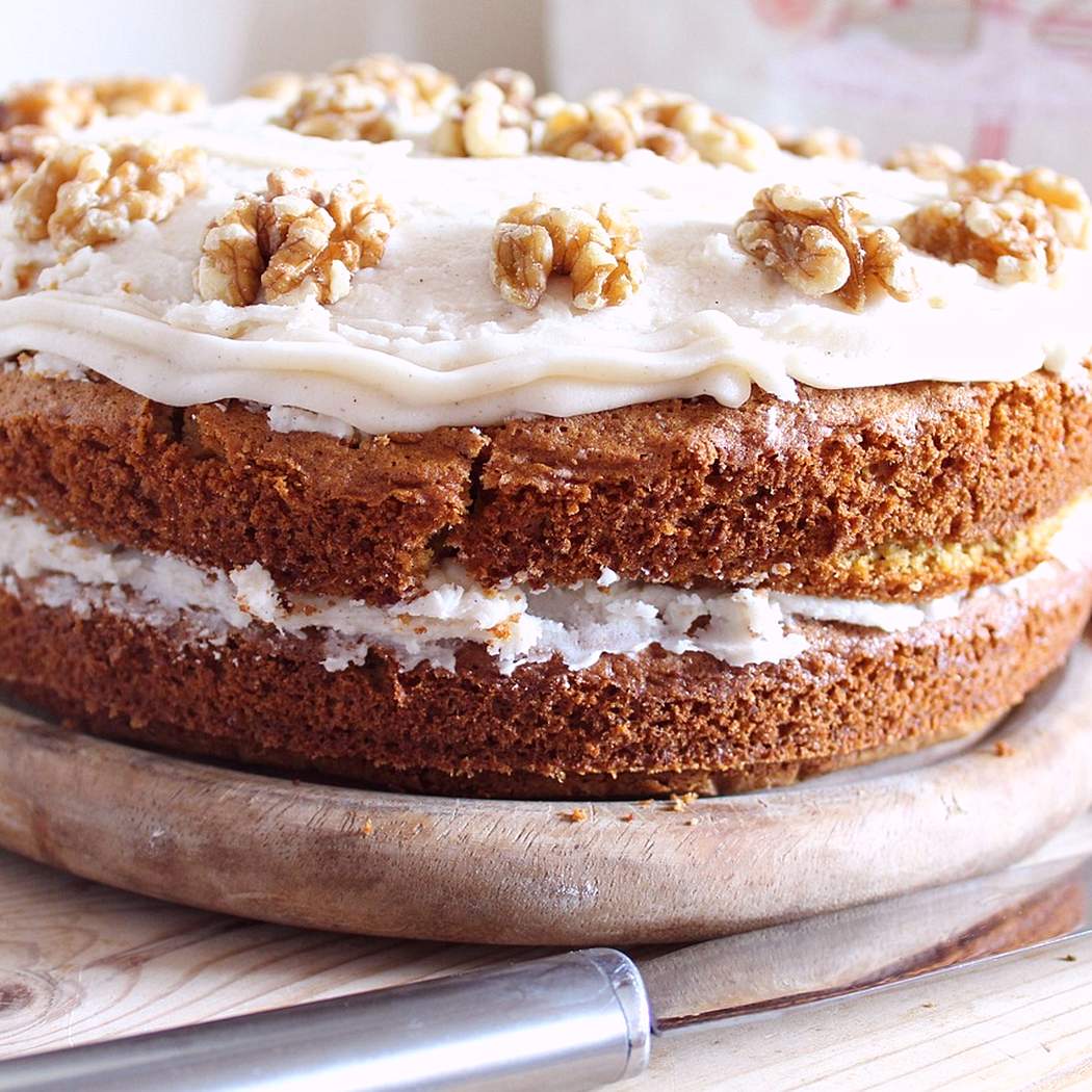Gesunder feuchter Karotten-Bananenkuchen