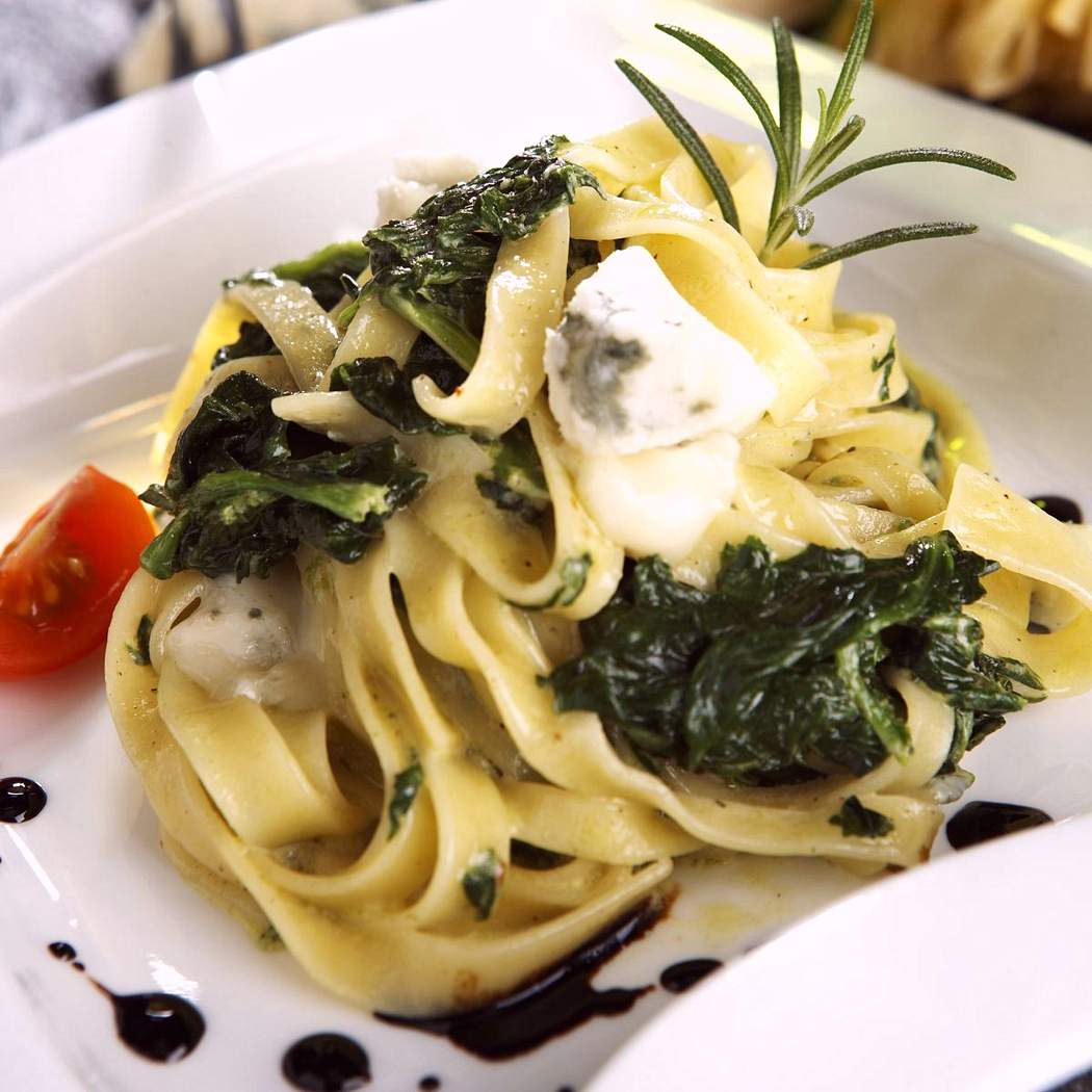 Tagliatelle spenóttal