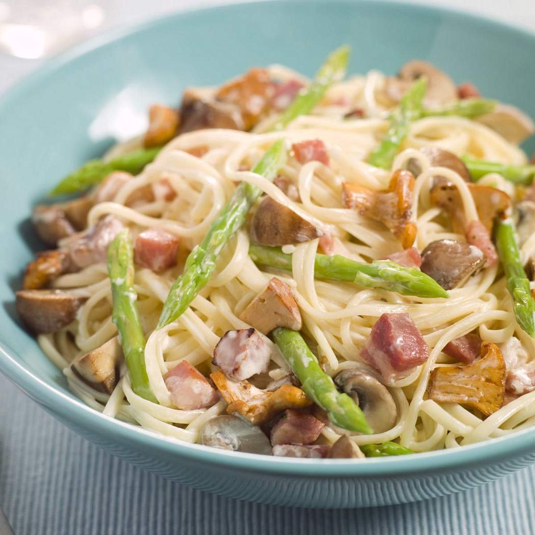 Pasta con Asparagi, Funghi e Pancetta