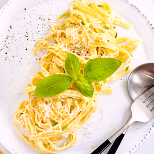 Zitronen Pasta mit Knoblauch und Parmesan Käse - Rezeptvorschau