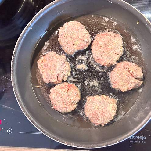 Hovězí mleté karbanátky s cibulovou marmeládou - krok přípravy 1