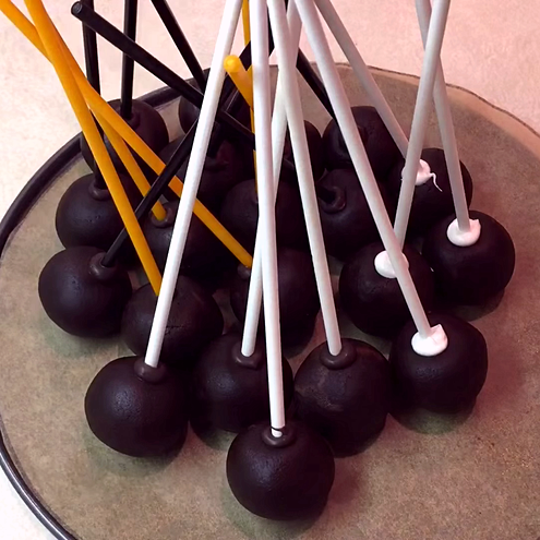 Cake pops na halloween - etap przygotowania 1