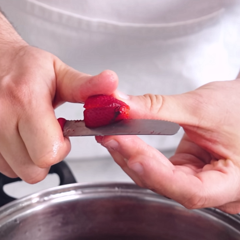 Semplice tiramisù alle fragole - procedimento 1